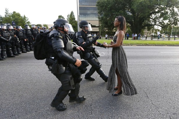 Jonathan Bachman for Reuters, photo of Ieshia Evans, Baton Rouge, LA, July 9, 2016.